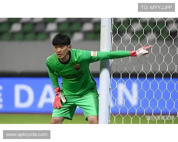 颜骏凌本赛季门将数据表现稳健，扑救成功率与出场次数均位居联赛前列