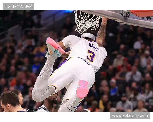 戴维斯内线统治力提升，防守覆盖改变湖人攻防结构